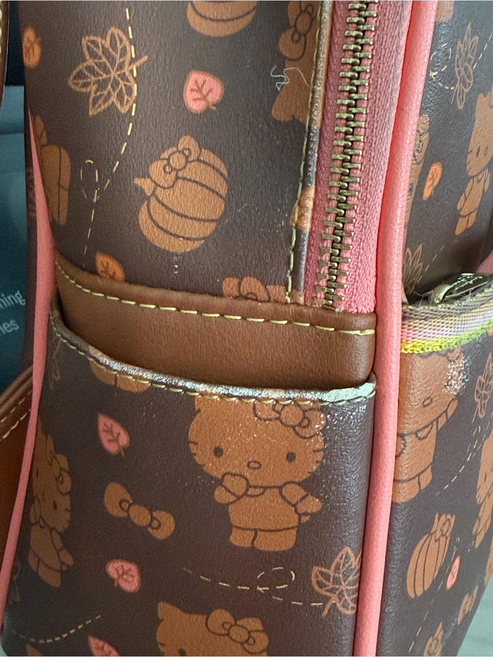 Hello Kitty Fall Loungefly backpack - Picture 5 of 7